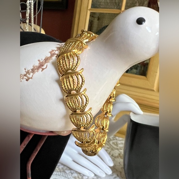 Vintage 70’s~80’s Trifari Gold-Tone Trifanium Bracelet - Picture 6 of 6